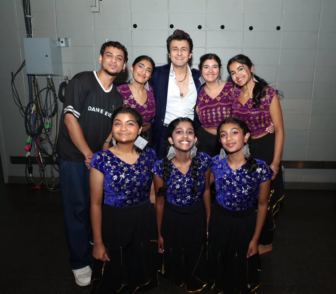Dance4Ever students backstage with Sonu Nigam