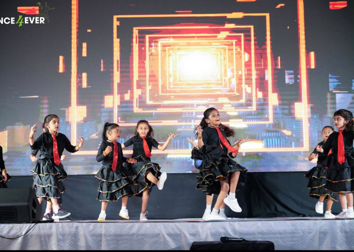 Kids batch performing on the recital stage